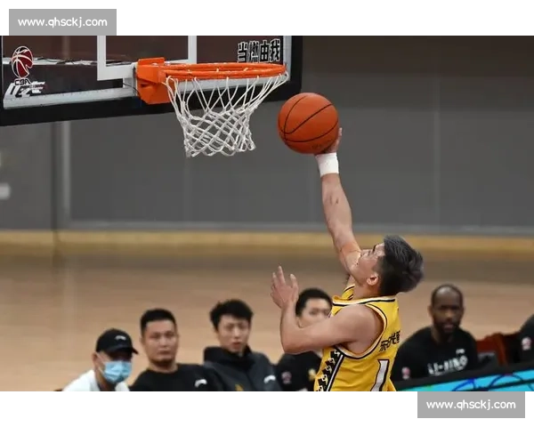 远投补篮定平!乡村球场的心跳时刻